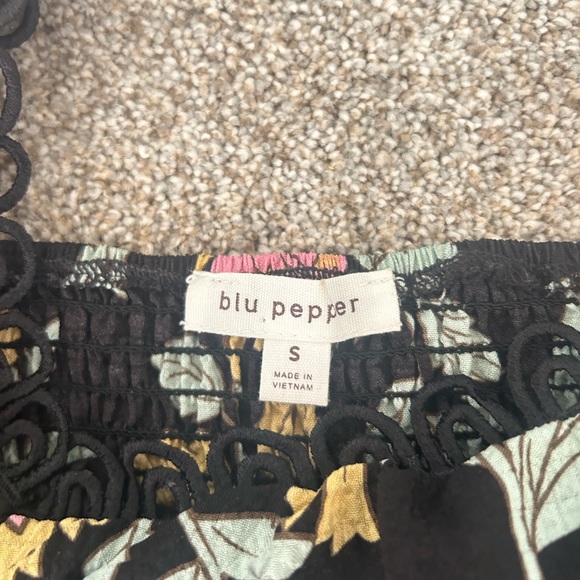 Bubble sleeve top - Picture 2 of 2